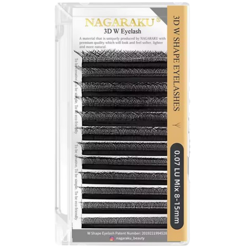 Pestañas M(LU) La curva de esta fibra es perfecta para crear efectos sensuales y atrevidos. Su diseño alarga y rasga visualmente el ojo, logrando una mirada achinada y muy llamativa. Es ideal para ojos almendrados, ya que realza su forma natural. No se recomienda en párpados caídos, ya que puede acentuar la caída. Con esta fibra puedes lograr estilos como foxy eye, cat eye o efecto ardilla, entre otros looks sofisticados y en tendencia.