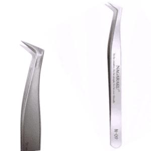 Pinza N-09 La pinza N-09 de Nagaraku es la herramienta ideal para crear abanicos artesanales y aplicar pestañas tecnológicas con precisión. Gracias a su diseño en forma de “L”, ofrece un excelente control y facilidad de uso, lo que la convierte en la opción perfecta para principiantes que están dando sus primeros pasos en el mundo del lash art.