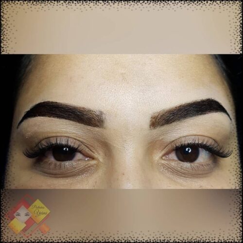 HennaKit es un kit completo de henna diseñado para lograr cejas perfectamente definidas y armoniosas. Incluye todo lo necesario para crear un diseño profesional, con una henna de alta calidad y excelente pigmentación, tanto en el vello como en la piel. Su fórmula viene lista para aplicar, ofreciendo una pigmentación inmediata y uniforme desde el primer contacto con la piel, para resultados precisos y de alto impacto.