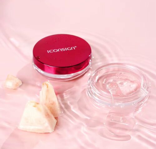 Bálsamo fijador para pestañas y cejas (8g) Fija con precisión los vellos de pestañas y cejas, ideal para realizar lifting de pestañas y laminado de cejas con mayor control y definición. Su fórmula enriquecida con niacinamida y hialuronato de sodio ayuda a nutrir, hidratar y proteger el vello, mejorando su apariencia y salud. Además, cuenta con un delicado aroma a flor de magnolia, que hace más agradable cada aplicación. ✨ Perfecto para uso profesional ✨ Mayor fijación y control ✨ Acabado limpio y duradero