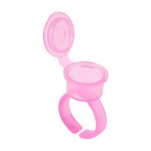 Anillo para Pigmento Súper práctico y funcional para tus procedimientos. Su diseño con tapa ayuda a mantener el producto más higiénico y protegido de contaminaciones externas. Ideal para trabajar de forma más cómoda, limpia y profesional. Perfecto para colocar productos como: • Removedor • Primer • Adhesivo • Pigmento para cejas Un accesorio indispensable para lashistas y profesionales de la belleza.